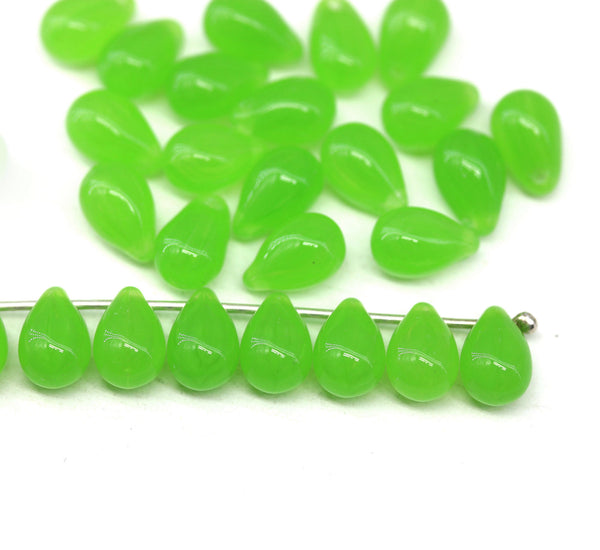 6x9mm Bright green czech glass teardrop beads - 30pc