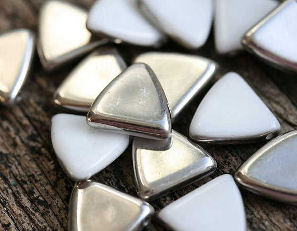 13mm Triangle, White and Silver side drilled glass beads - 15Pc