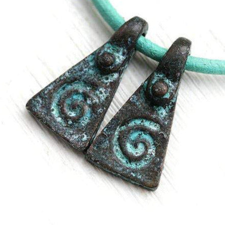 2pc Spiral triangle ornament charms, Green patina on copper 20mm