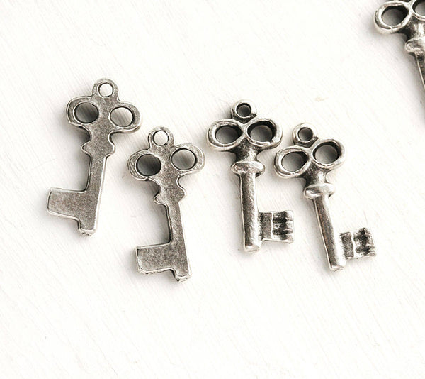 6pc Antique Silver Skeleton key charms