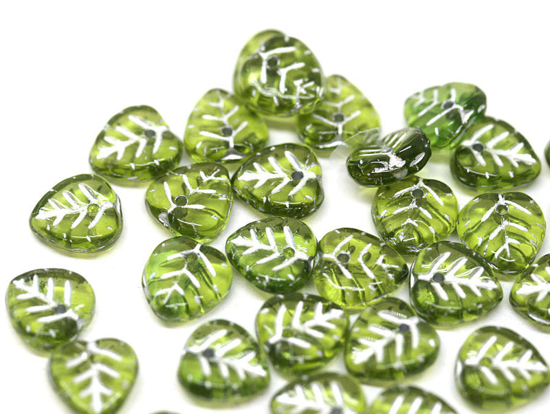 9mm Green leaf beads Silver inlays Heart shaped czech glass - 30Pc