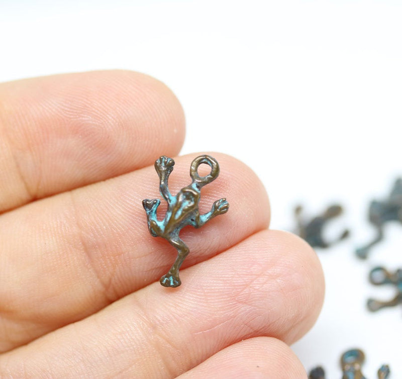6pc Small jumping frogs charms Green patina