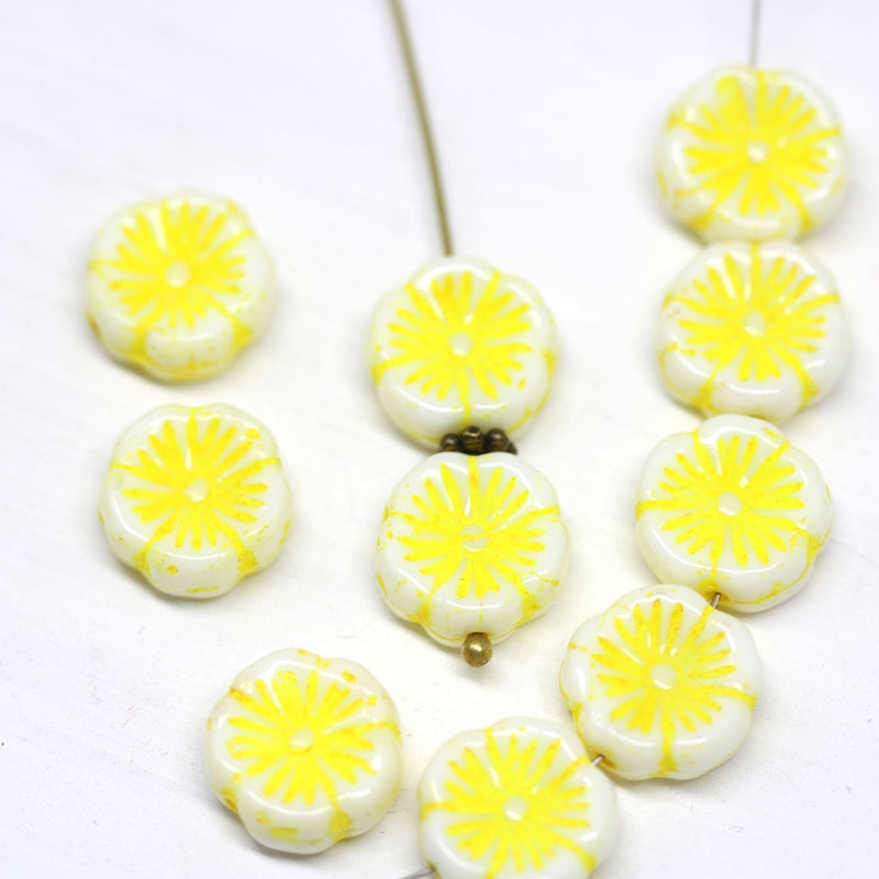 12mm White yellow Pansy flower beads, Czech glass Yellow daisy Hawaiian flower 10pc