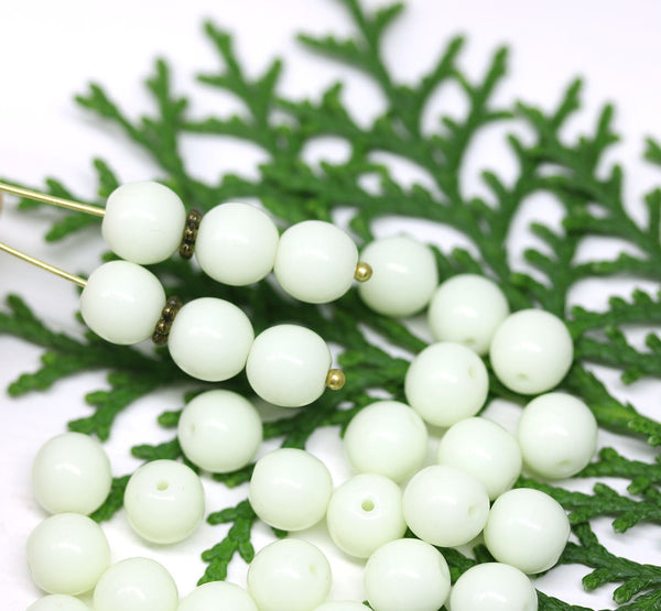 8mm Pale green czech glass round beads, 30Pc