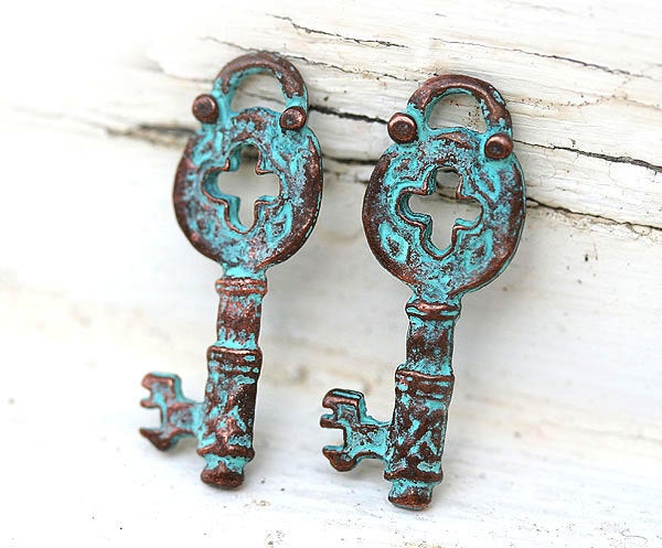 2pc Skeleton key charms, Green patina on copper 32x12mm