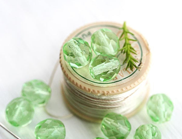 8mm Transparent green glass beads, fire polished faceted - 15Pc